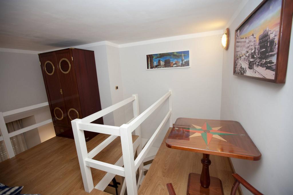 Ausonia Hotel 2*